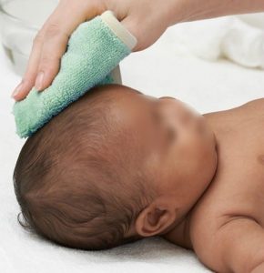 jangan tepek tuala basah atas kepala anak demam doktor dedahkan risiko sawan kisah dunia 6200b04918c54