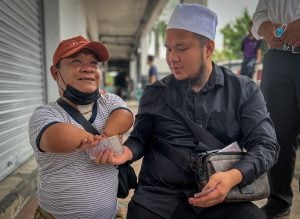 Ust Ebit Lew Sayu Melihat Dua Beradik OKU, Belikan Kerusi Roda Elektrik 12 OKU 4