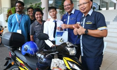 Hantar Adik Dari Melaka Ke UUM