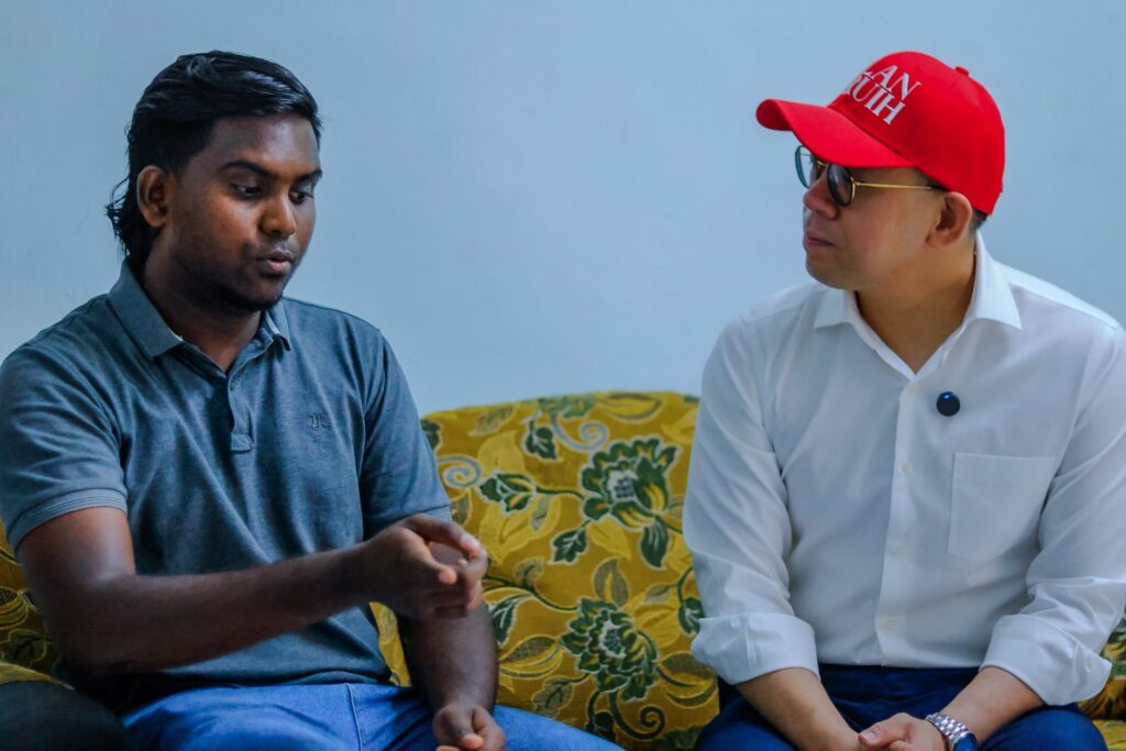 Kehilangan Ibu Bapa, Terpaksa Kerja Siang Malam — Menteri Hulur Bantuan RM20,000 25 622096279 1452632659551975 8260800879826697 n