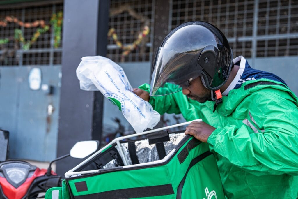 Kehilangan Ibu Bapa, Terpaksa Kerja Siang Malam — Menteri Hulur Bantuan RM20,000 24 622274868 1452632699551971 5099735688432486193 n