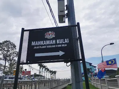 PR Singapura Tutup Plat Nombor Kereta Dengan Pita Hitam Untuk Isi RON95, Didenda RM9,000 Oleh Mahkamah 11 PR Singapura Tutup Plat Nombor Kereta Dengan Pita Hitam Untuk Isi RON95 Didenda RM9000 Oleh Mahkamah 2