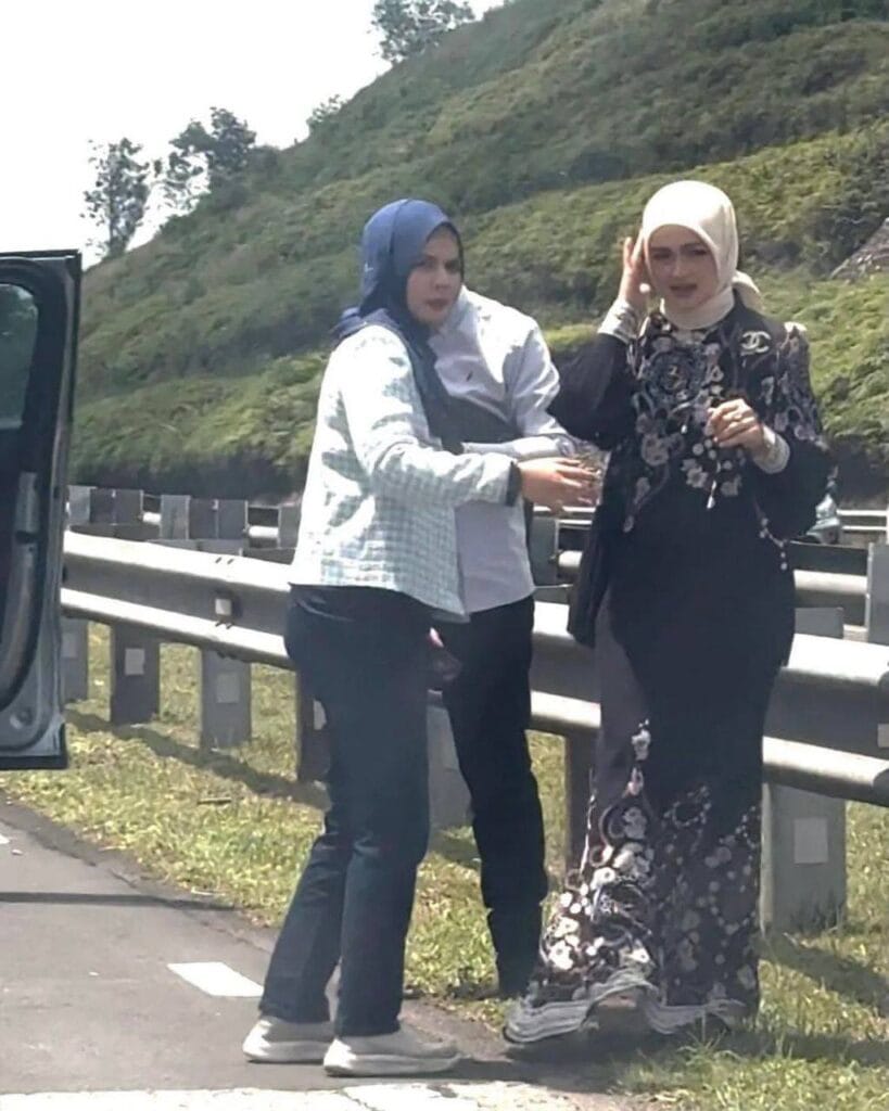 “Ramai Terkejut Nampak Kereta Remuk Di Tepi Highway, Rupanya Siti Nurhaliza Ada Dalam Kereta Itu” 6 670920490 1505986411085204 441749758406472620 n