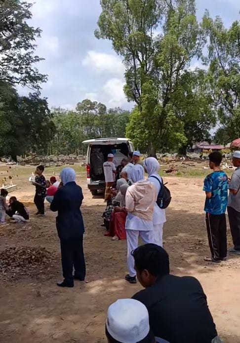 “Macam Dah Tahu Masa Dia Akan Tiba...” – Status Terakhir Jururawat Tinggalkan Ramai Sebak, Kini Pergi Tinggalkan Dua Anak 22 671689611 1469643838537050 7831335604425717053 n